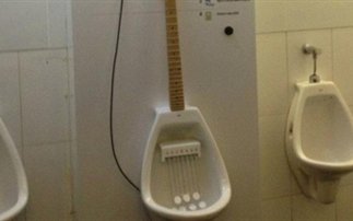 κιθάρα τουαλέτα